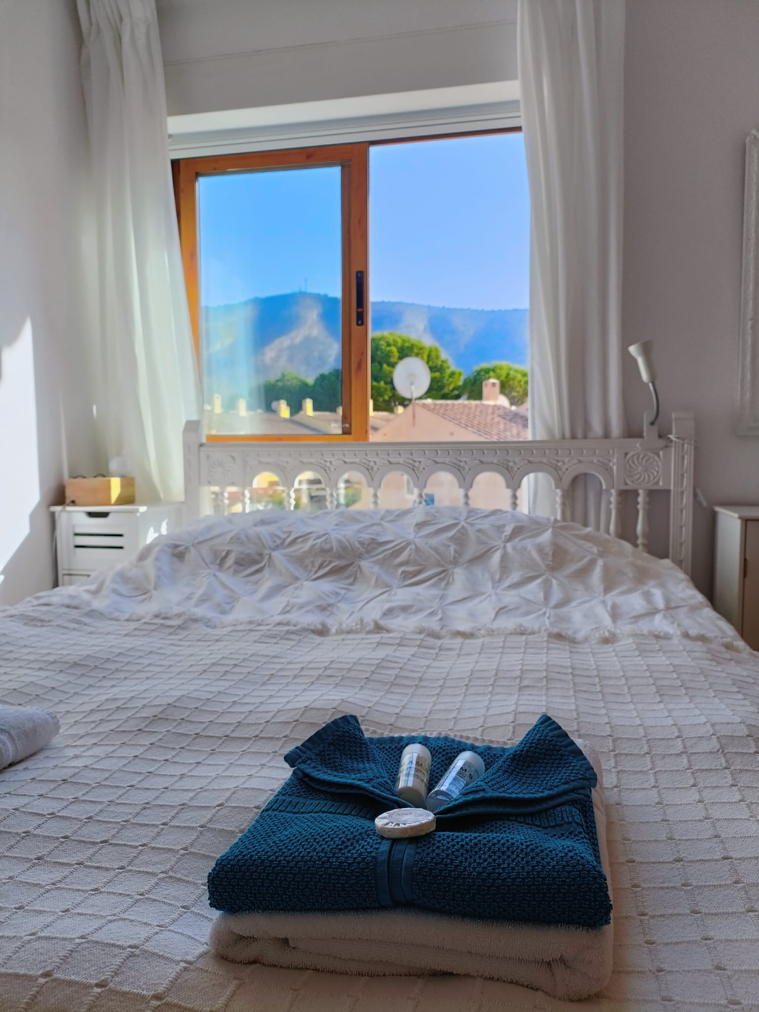 Slaapkamer met bergzicht